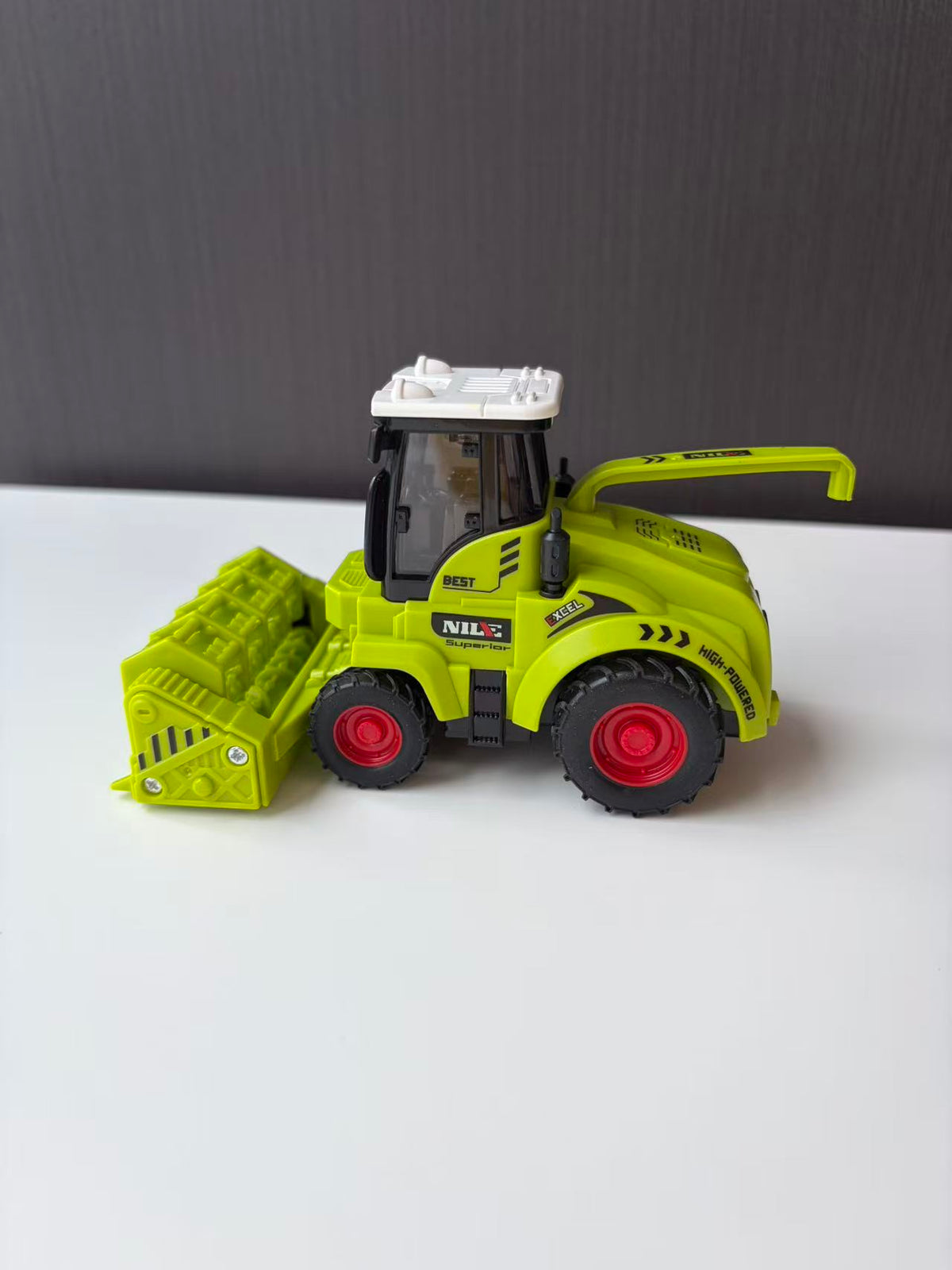 Green Construction Wheel Loader Model with Front Bucket