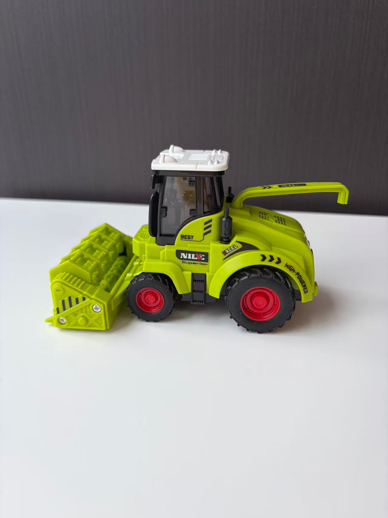 Green Construction Wheel Loader Model with Front Bucket