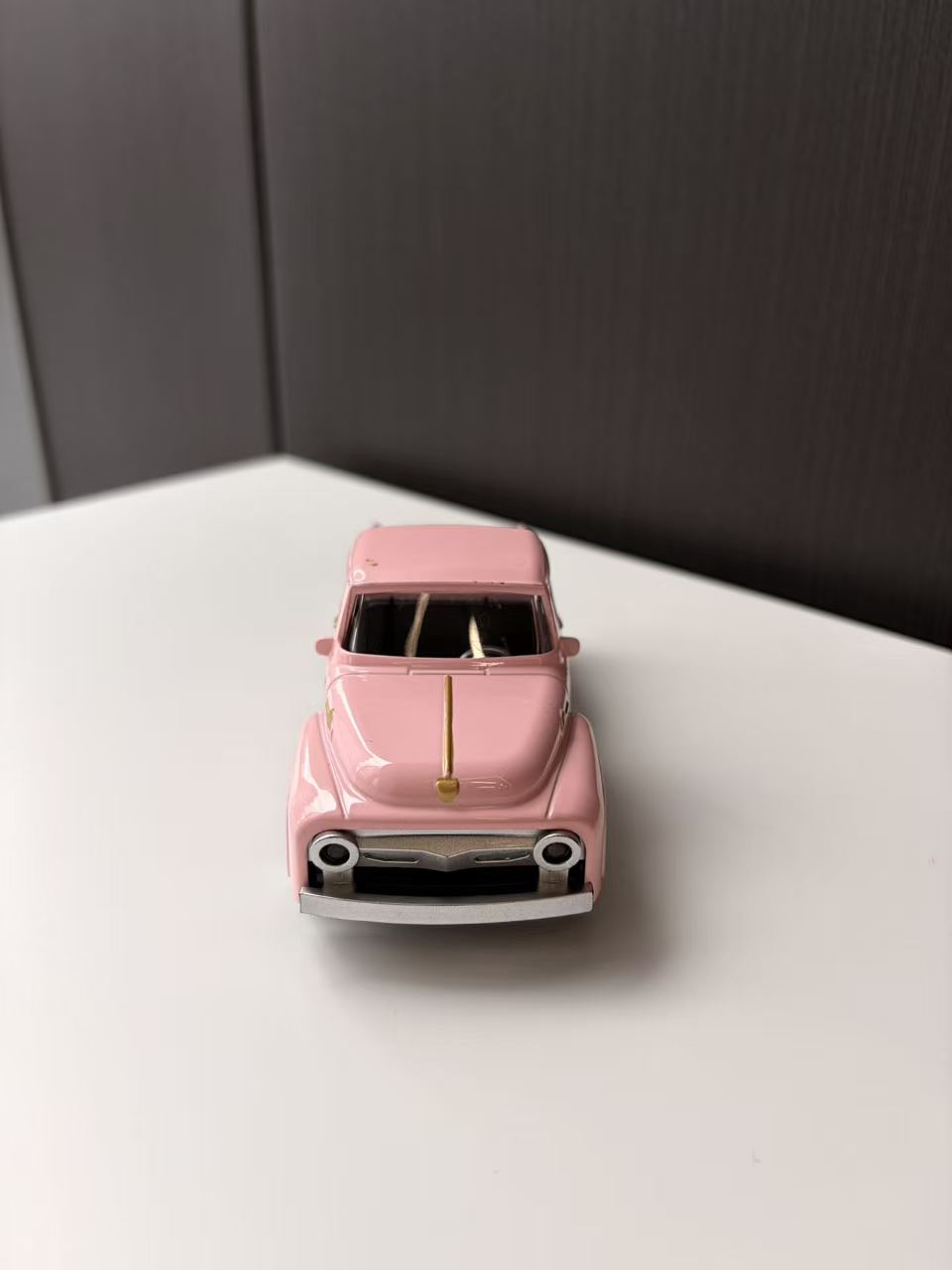 Pink Vintage-Style Pickup Truck Die-Cast Model Toy