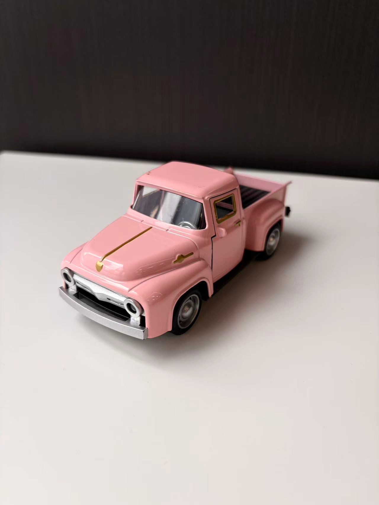 Pink Vintage-Style Pickup Truck Die-Cast Model Toy