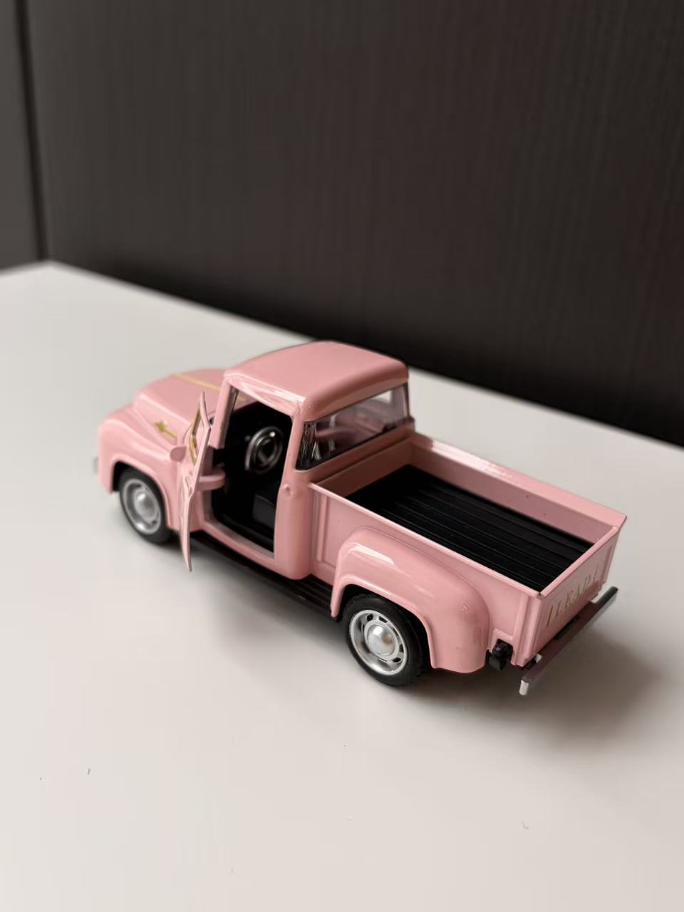 Pink Vintage-Style Pickup Truck Die-Cast Model Toy