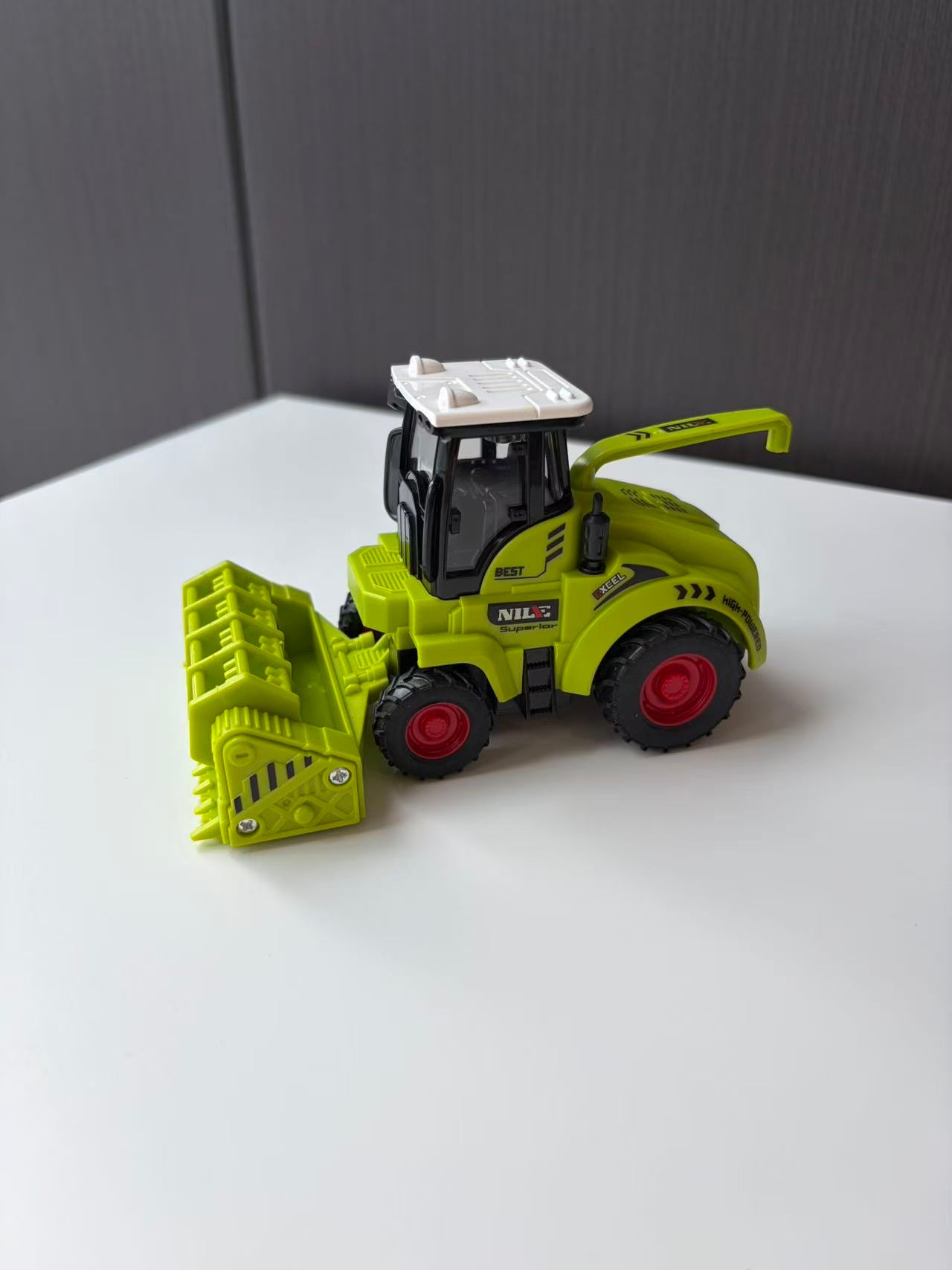 Green Construction Wheel Loader Model with Front Bucket